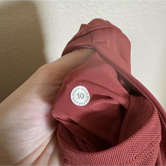 Lululemon On The Fly 7/8 Pant Chianti Size 10 Full On Luxtreme - Picture 12 of 12